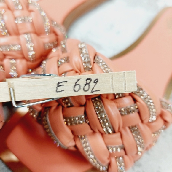 New Vince Camuto Belmiya Woven Leather Puff Embellished Slides E682 - Picture 10 of 10